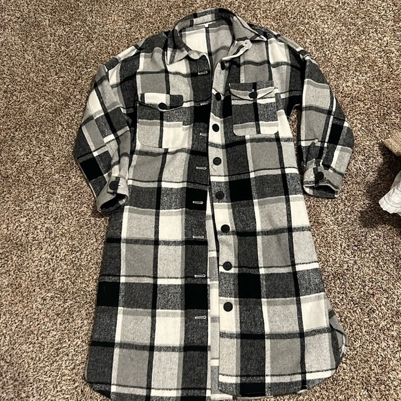 Black/Gray plaid shacket full length Small - Picture 1 of 4